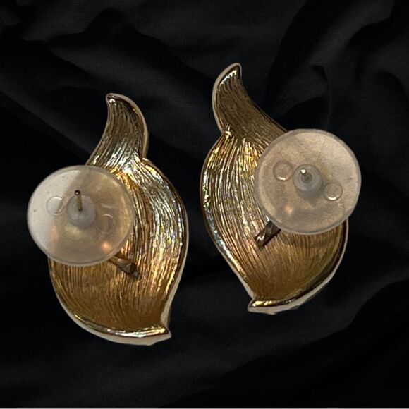 Vintage Pearl & Gold tone Clip on Earrings - Picture 4 of 7